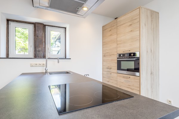 Foto - Te koop: Een woning voor de toekomst met een energielabel van A+++ met een multifunctionele ruimte      (ca 25 m2) en tuin met eiken overkapping en grote eiken carport in het Heuvelland.
